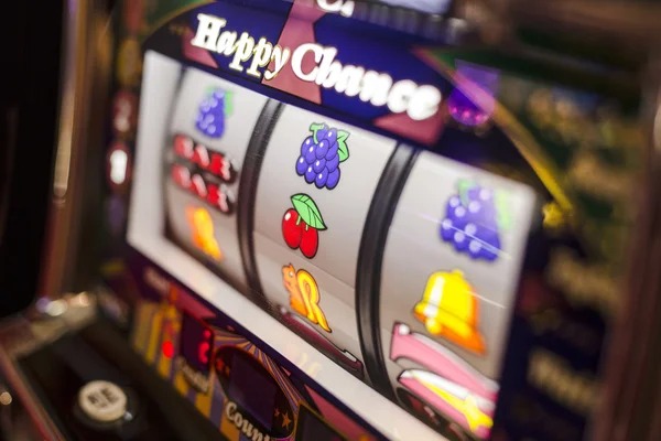 Live casino tables with dealers on grapwin platform